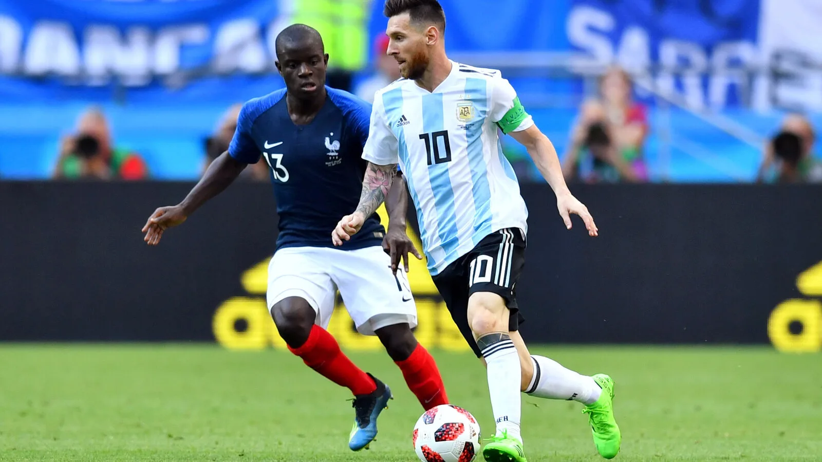 Bayern secure narrow away win